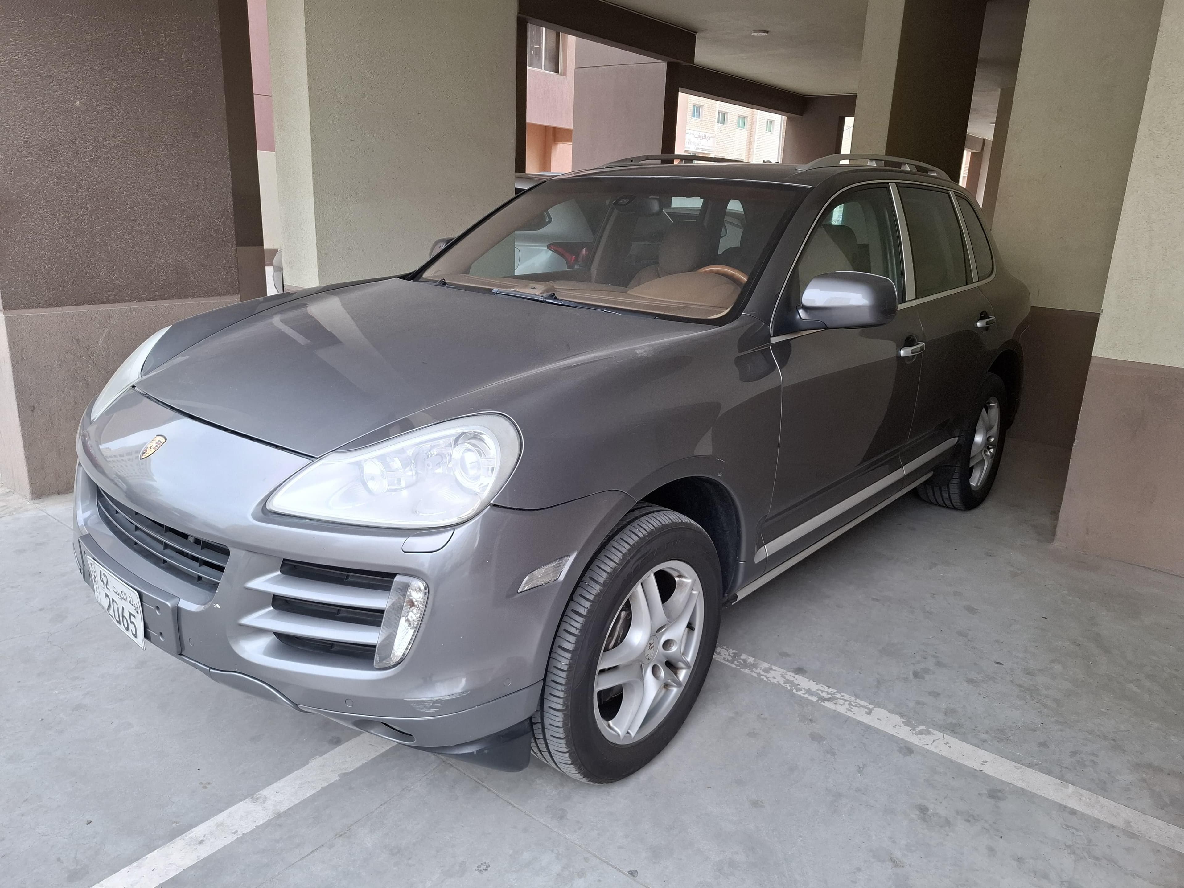 Porsche Cayenne 2010 0
