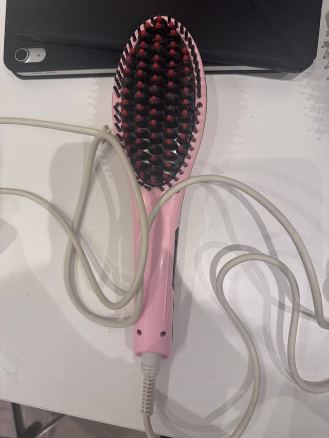  A warm brush for hair