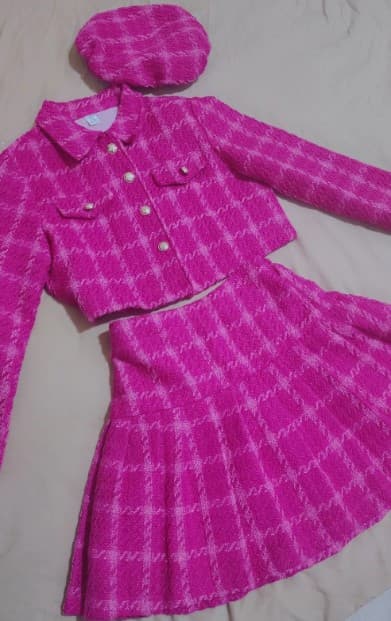 For sale: two sets for girls 0