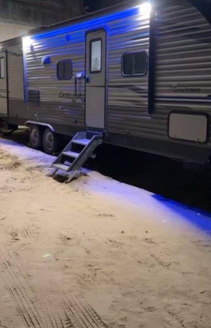  American caravan for sale 0