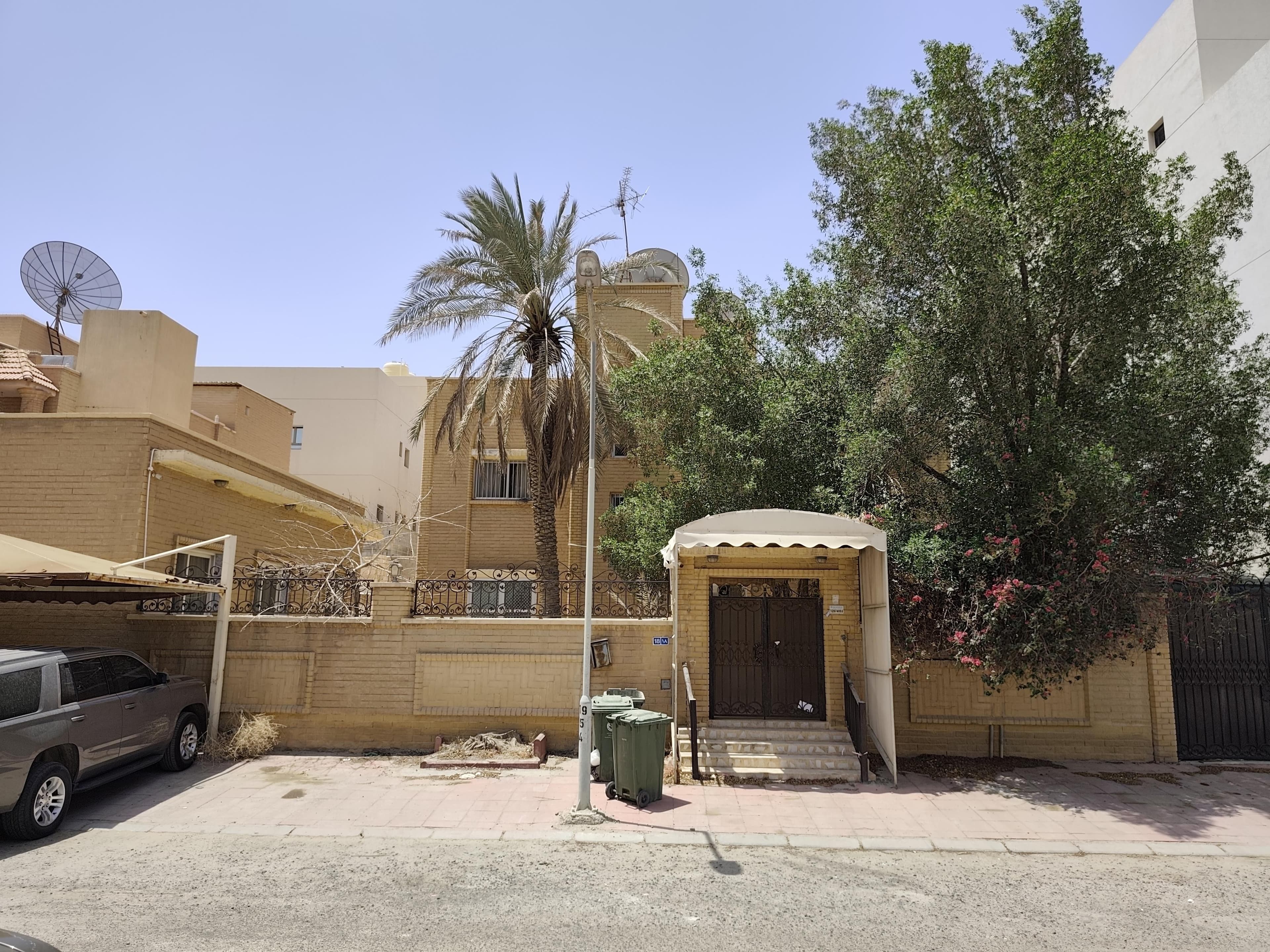 For sale a demolition house in Al-Surra 750 meters 0