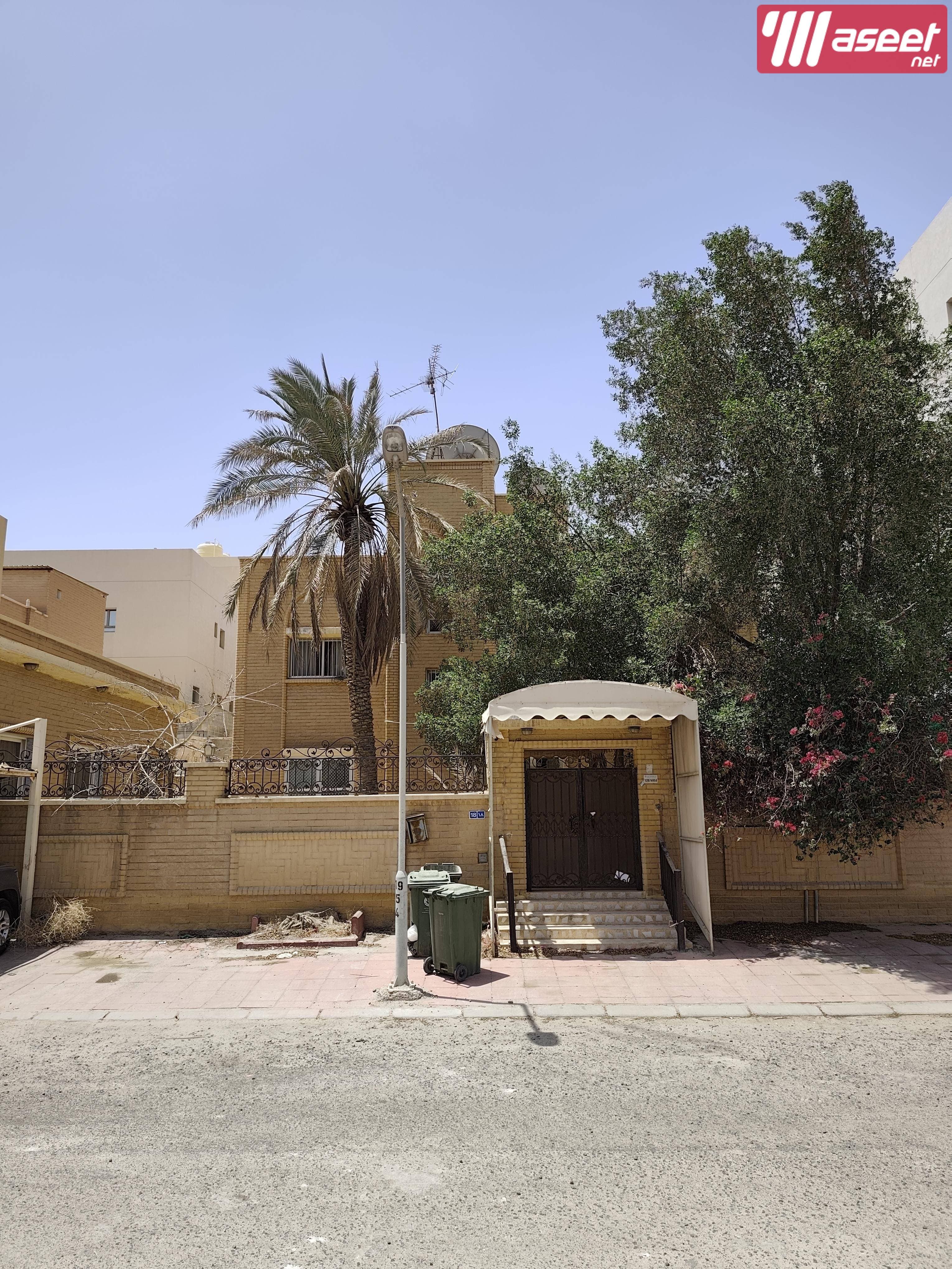 For sale a demolition house in Al-Surra 750 meters 1