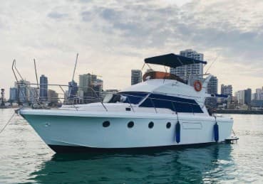 vip yacht for rent 0