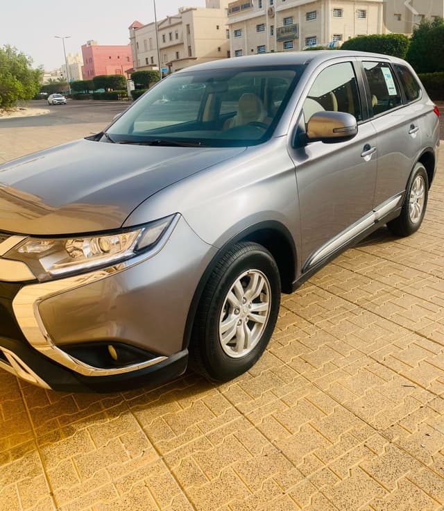 MITSUBISHI OUTLANDER 2022 