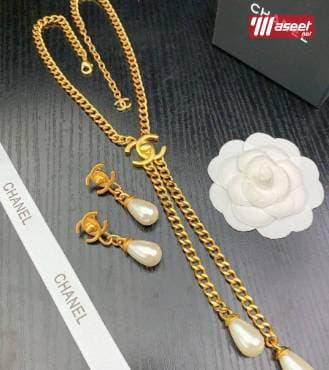  A collection of accessories for women 1