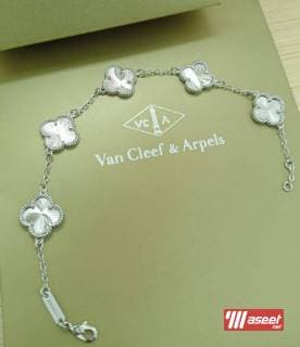 The latest and most powerful collection of women's accessories 1