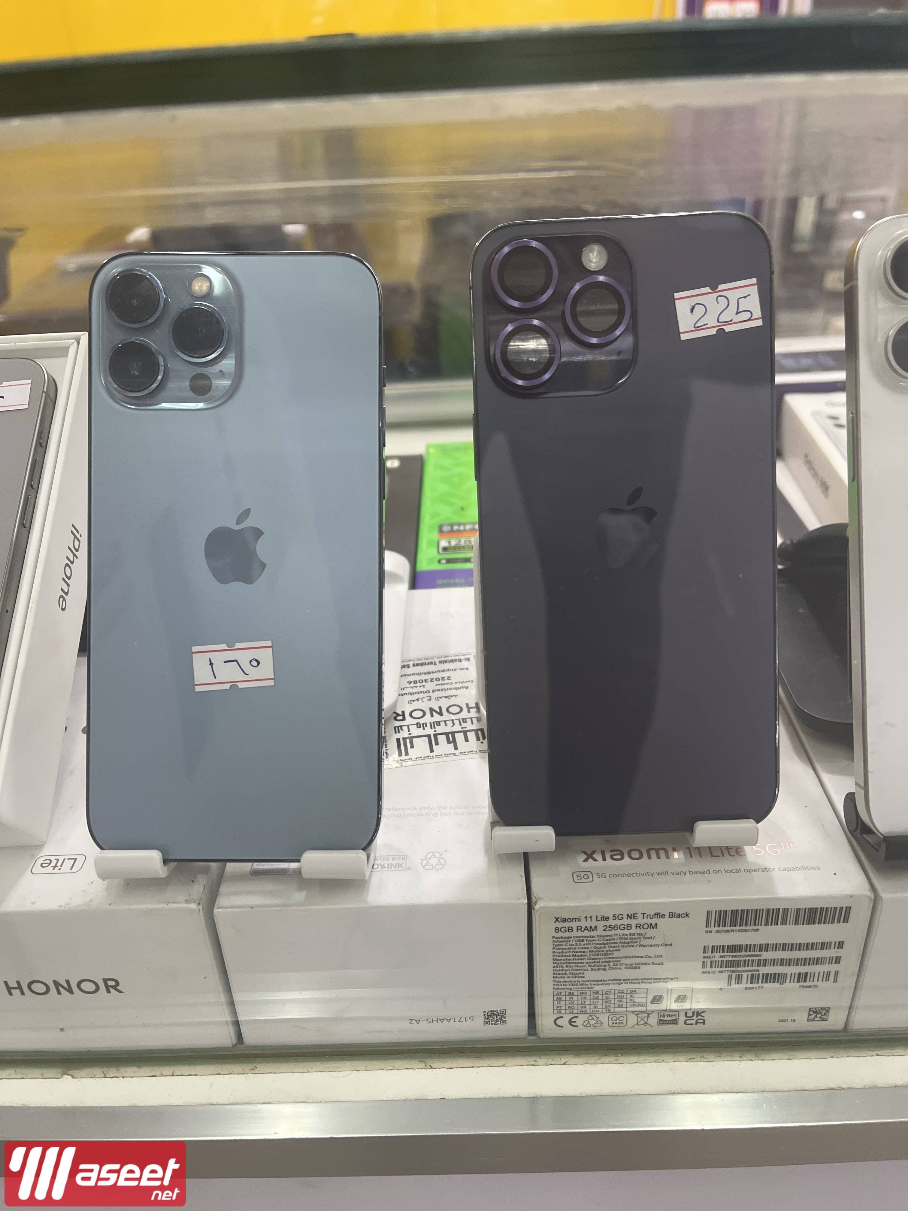 Used iPhone and Samsung devices in new condition 3