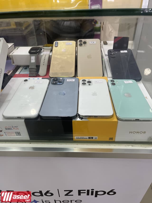 Used iPhone and Samsung devices in new condition