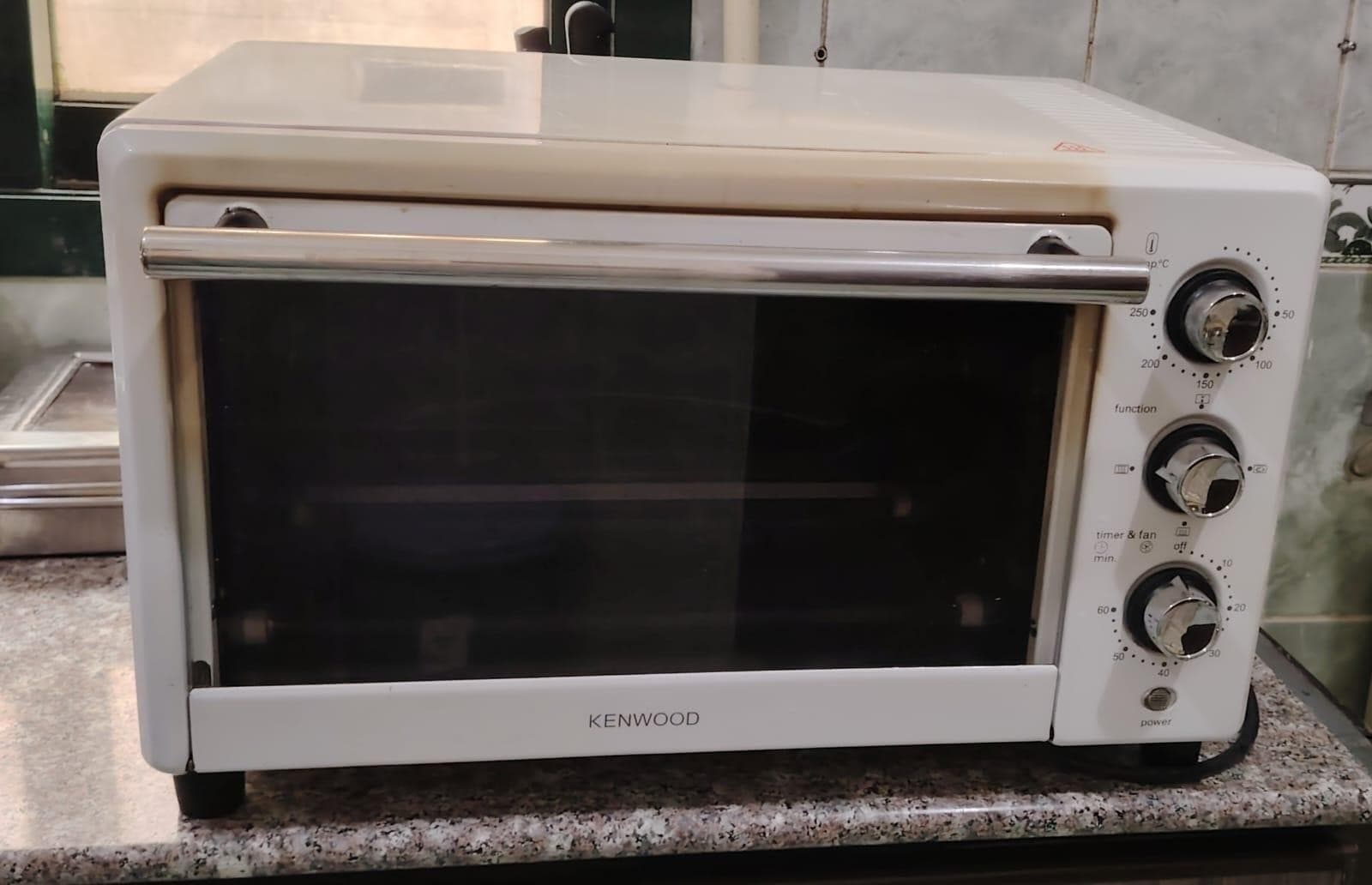 Electric oven 25 lotres from kenwood 0