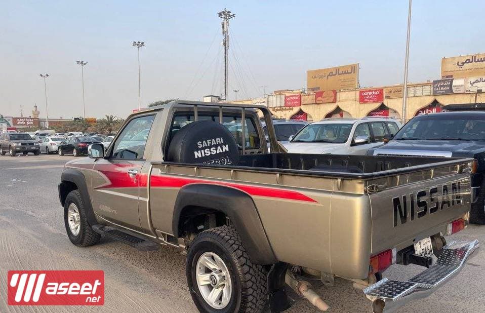للبيع نيسان وانيت موديل ٢٠١٤  3