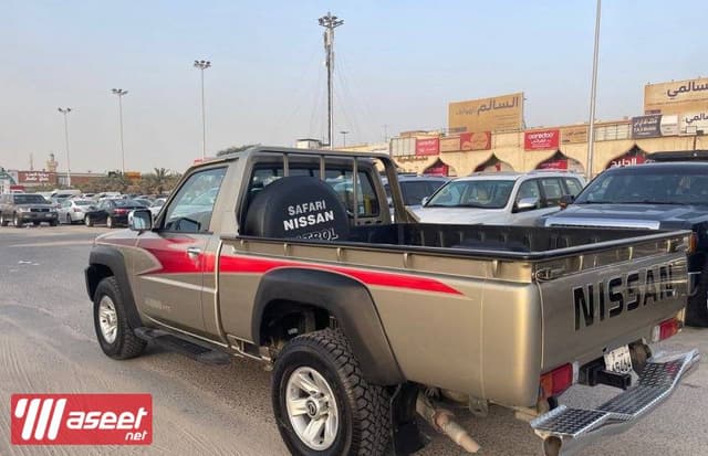 للبيع نيسان وانيت موديل ٢٠١٤ 
