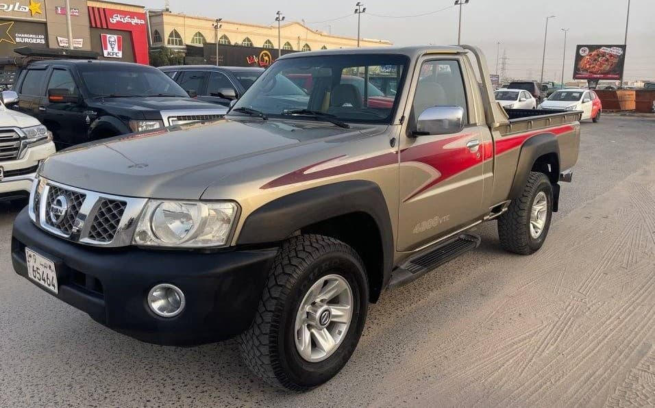 للبيع نيسان وانيت موديل ٢٠١٤  0