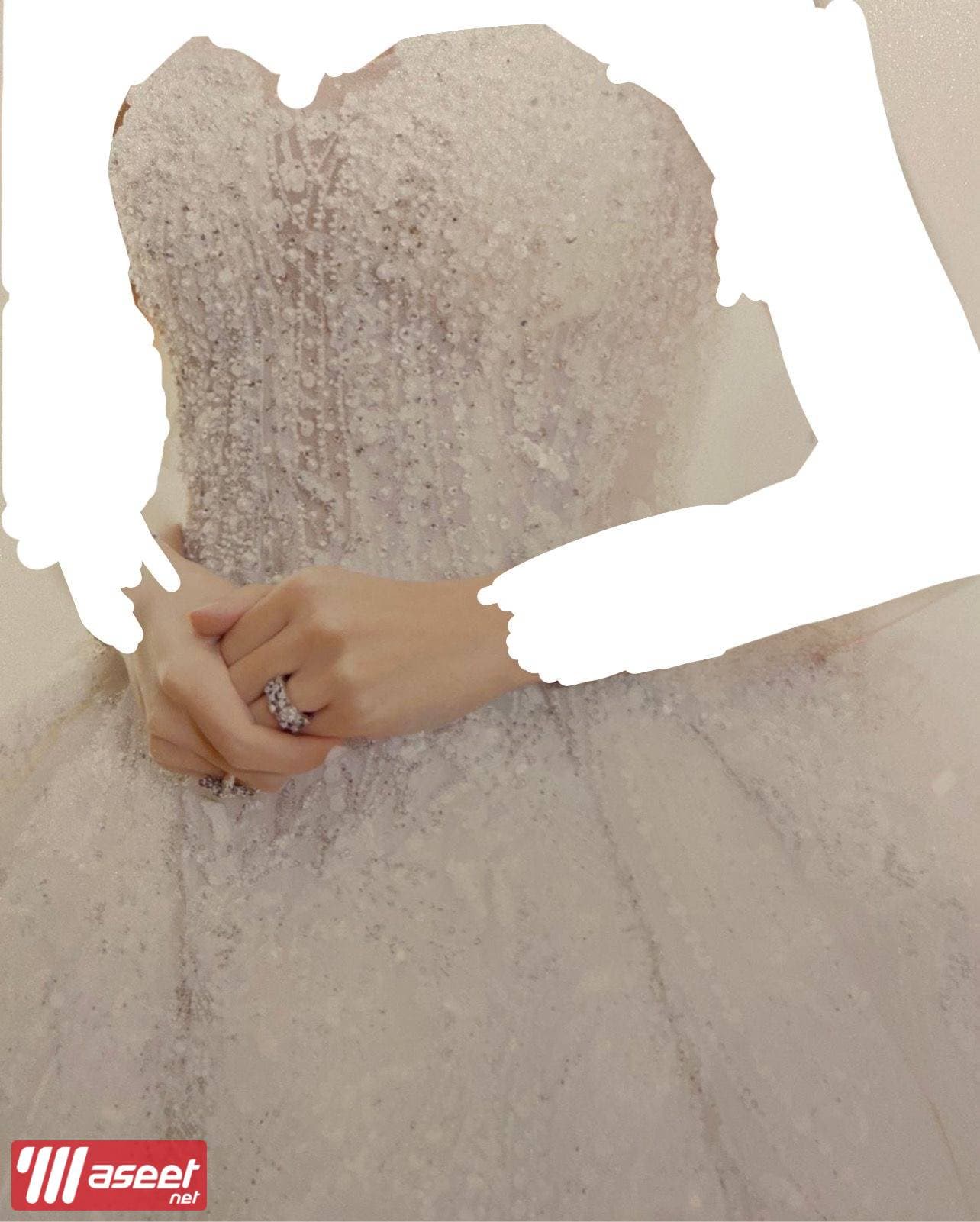 The wedding dress is a single dress 2