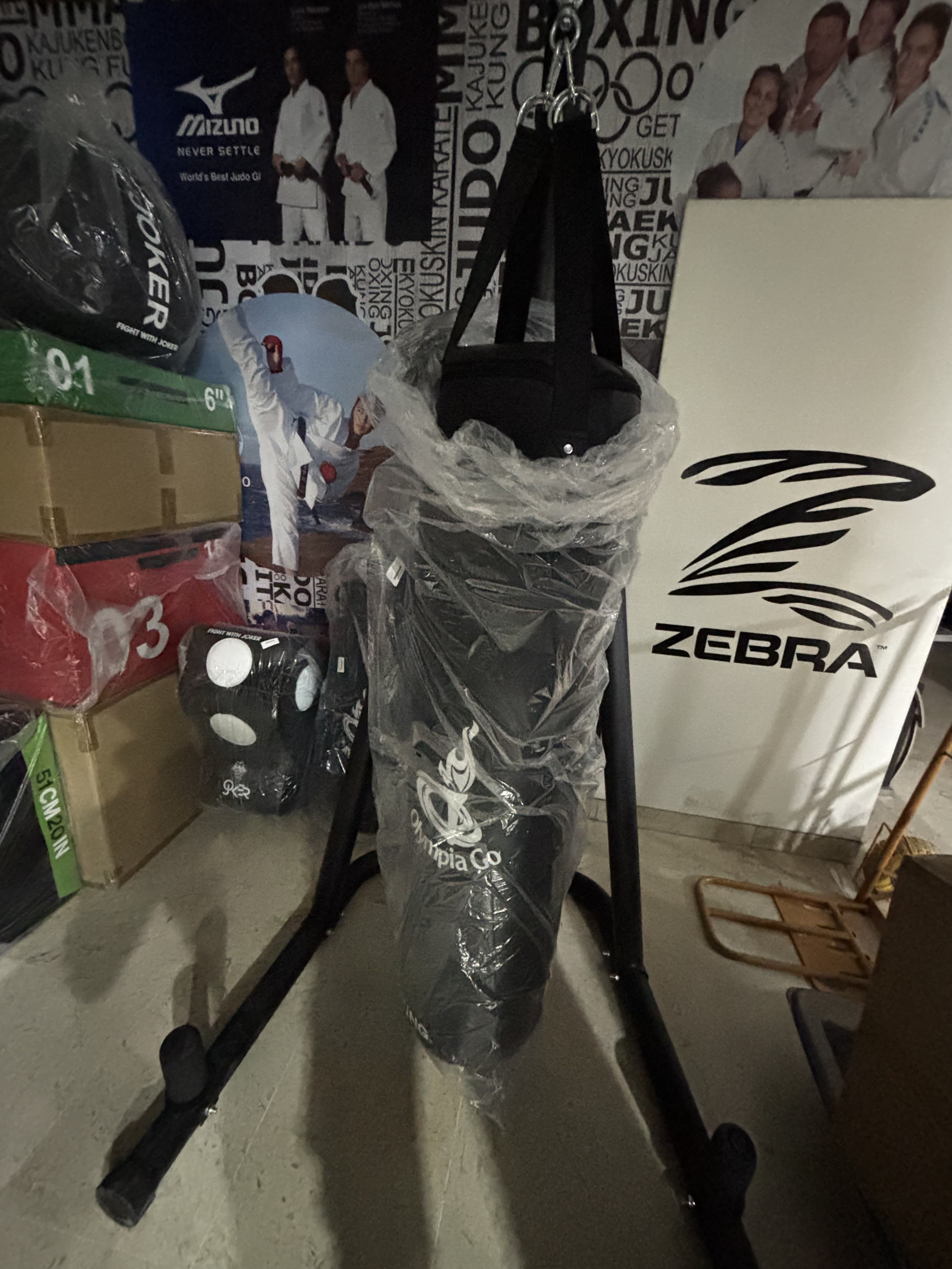 For sale a new boxing bag with a stand 0