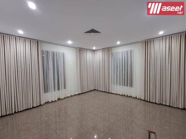  upholstery and curtain 