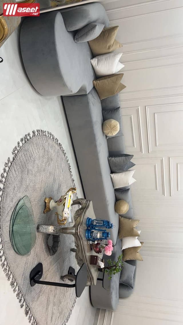 Selling and manufacturing new living rooms 