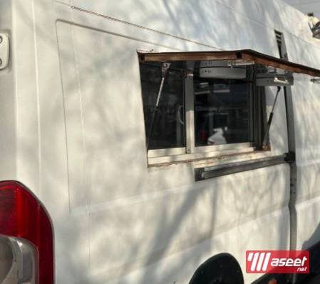 For sale a Citroen car fully equipped as a restaurant 7