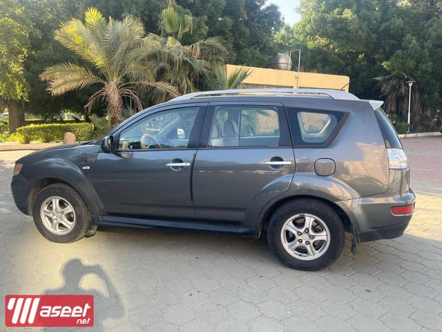 MITSUBISHI OUTLANDER 2011