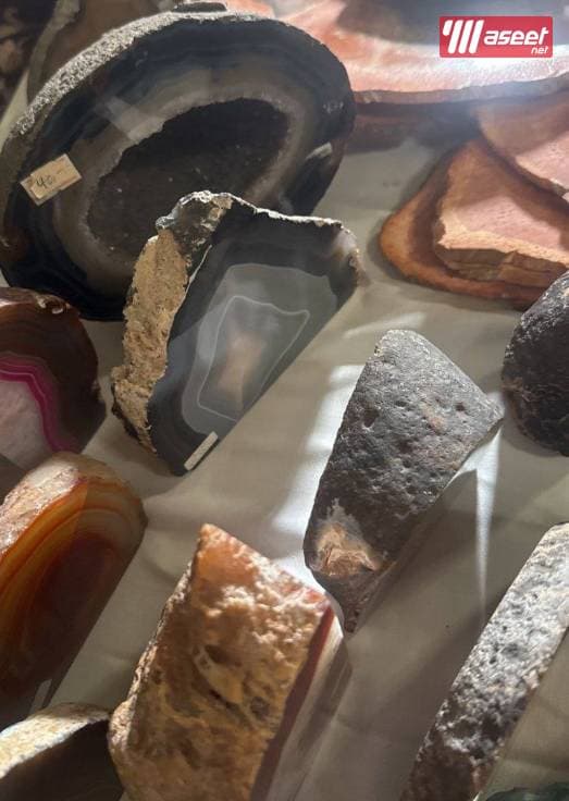 pieces of natural stones  1