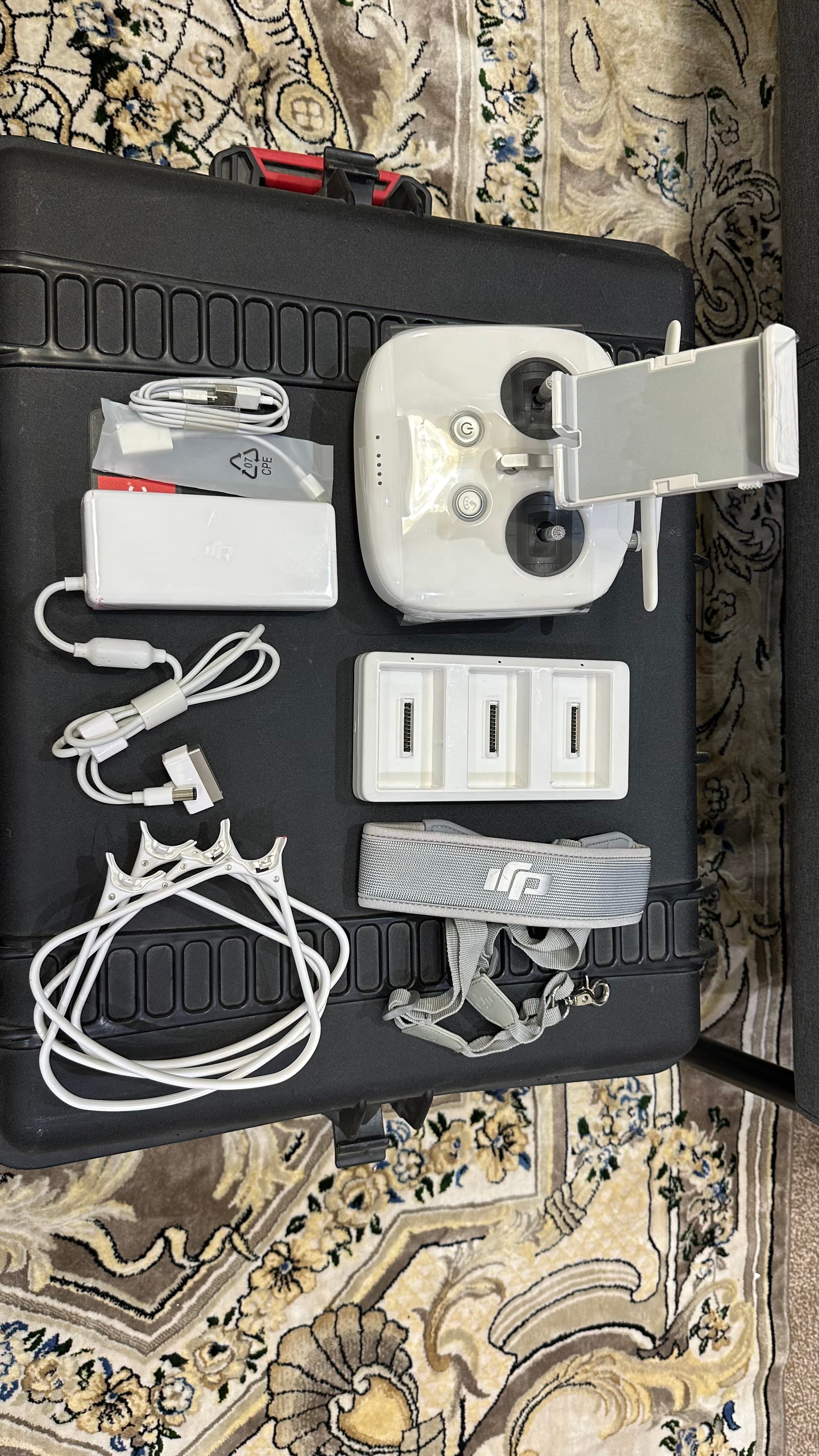 For sale accessories and a kit for the Phantom 4 Pro 0