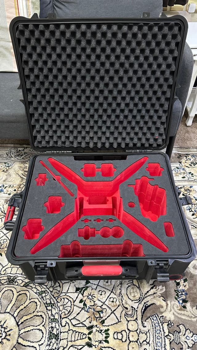 For sale accessories and a kit for the Phantom 4 Pro