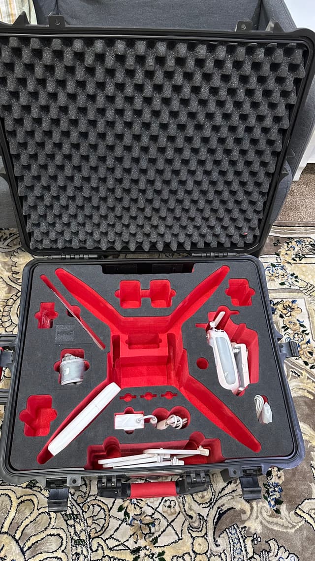 For sale accessories and a kit for the Phantom 4 Pro