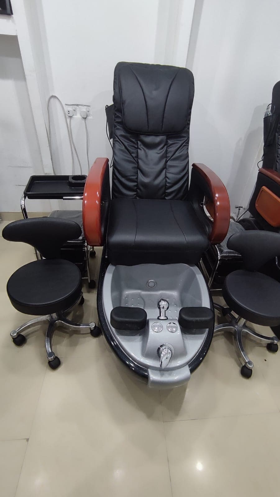 Pedicure chairs for a beauty salon for sale  1