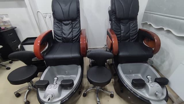 Pedicure chairs for a beauty salon for sale 