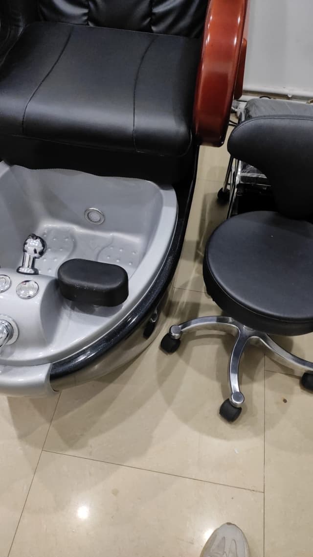 Pedicure chairs for a beauty salon for sale 