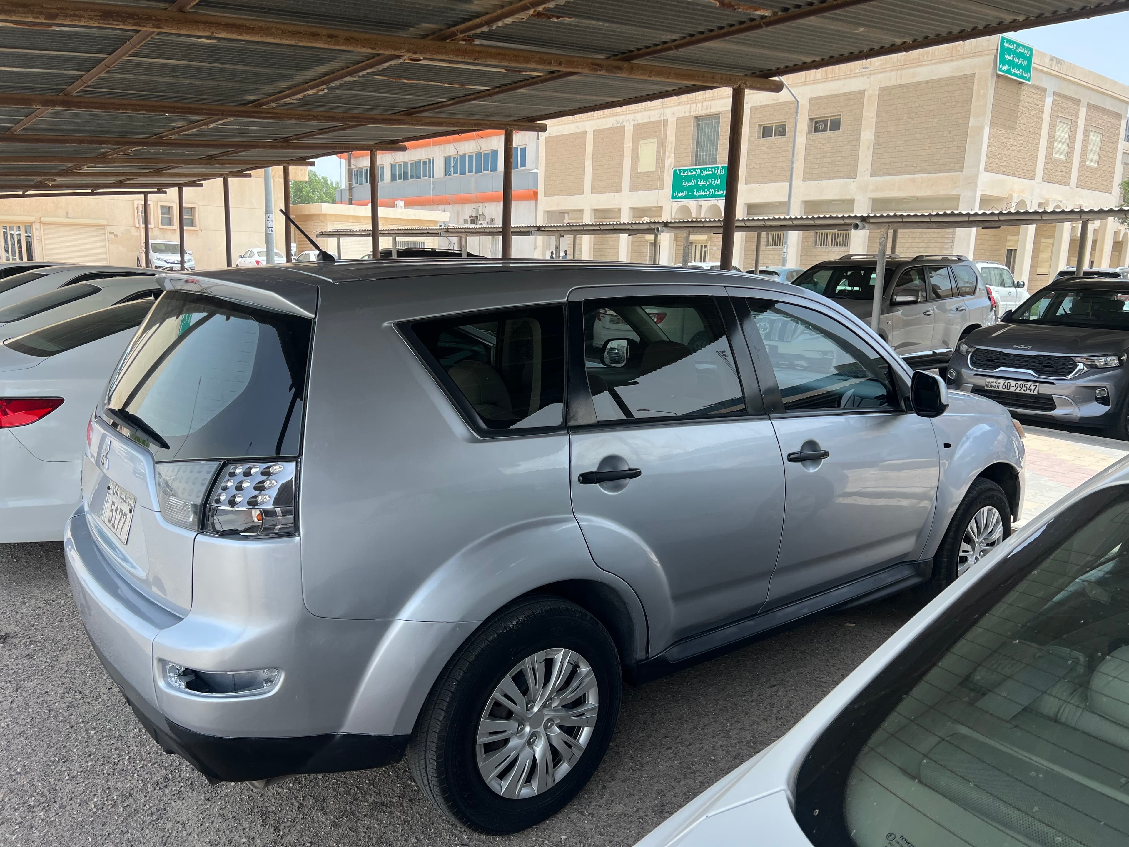 Mitsubishi Outlander model 2009 for sale  4