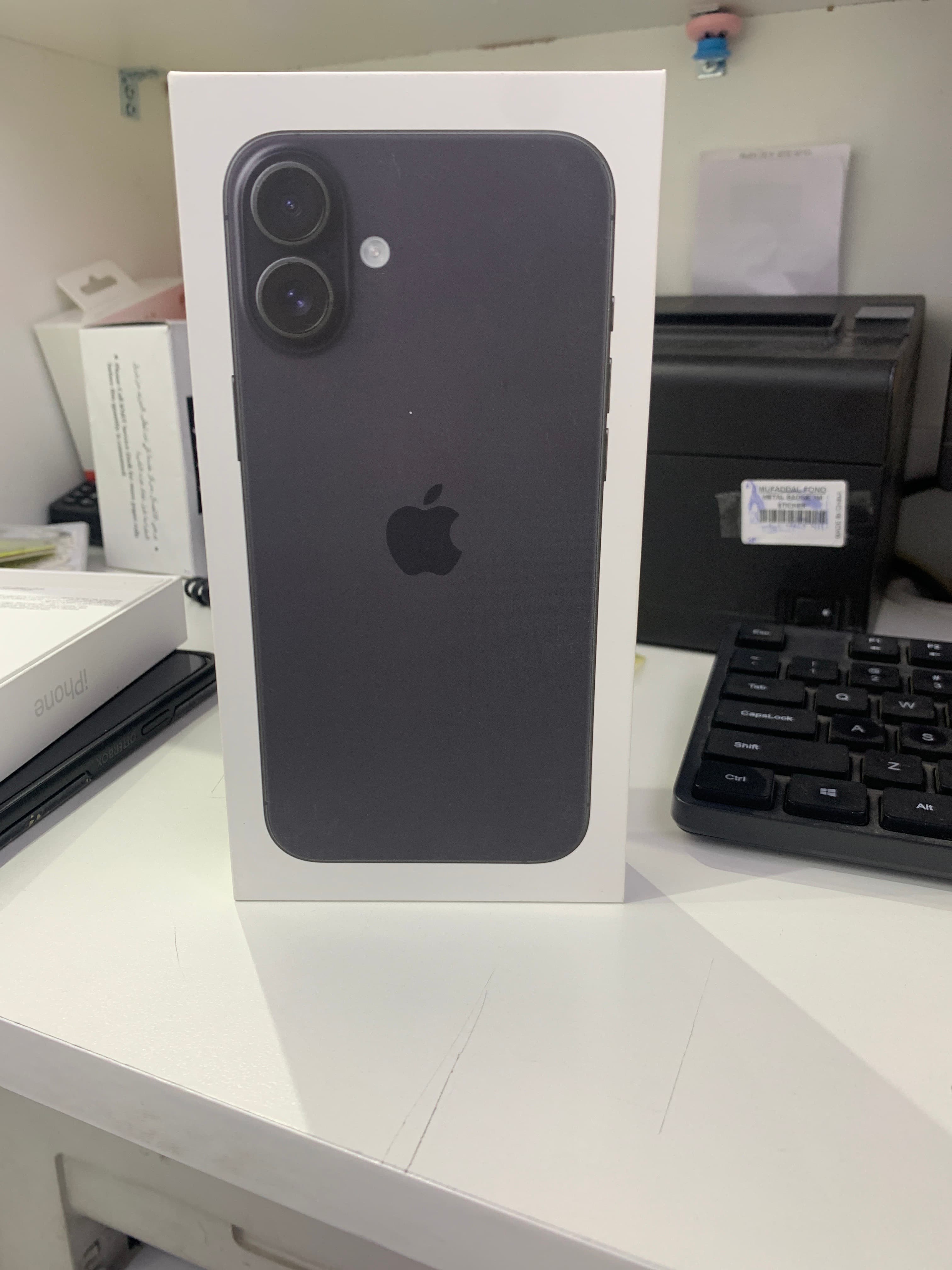 آيفون 16 بلس 256 جيجابايت أسود 0