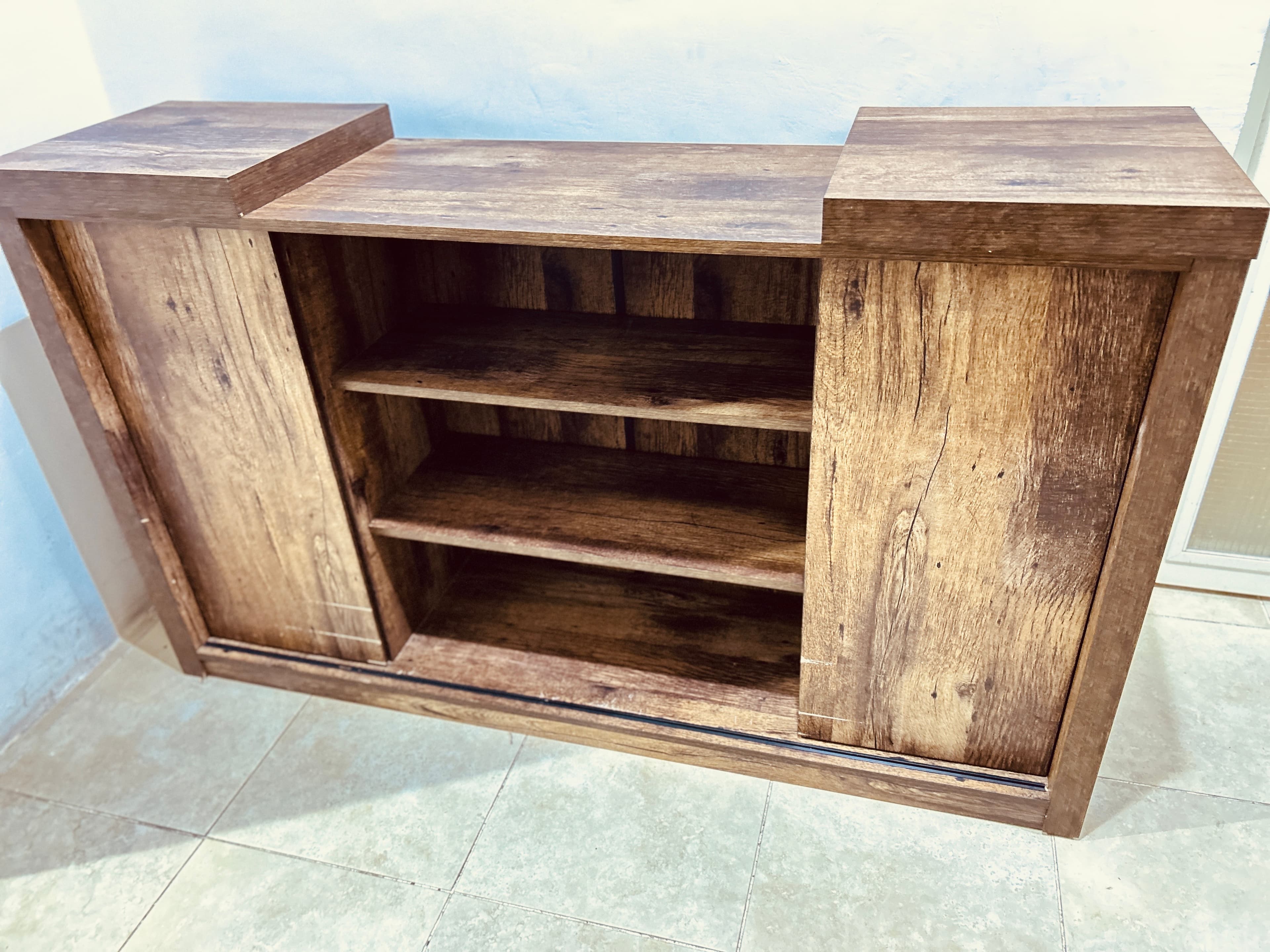 For sale a TV table in perfect condition 1