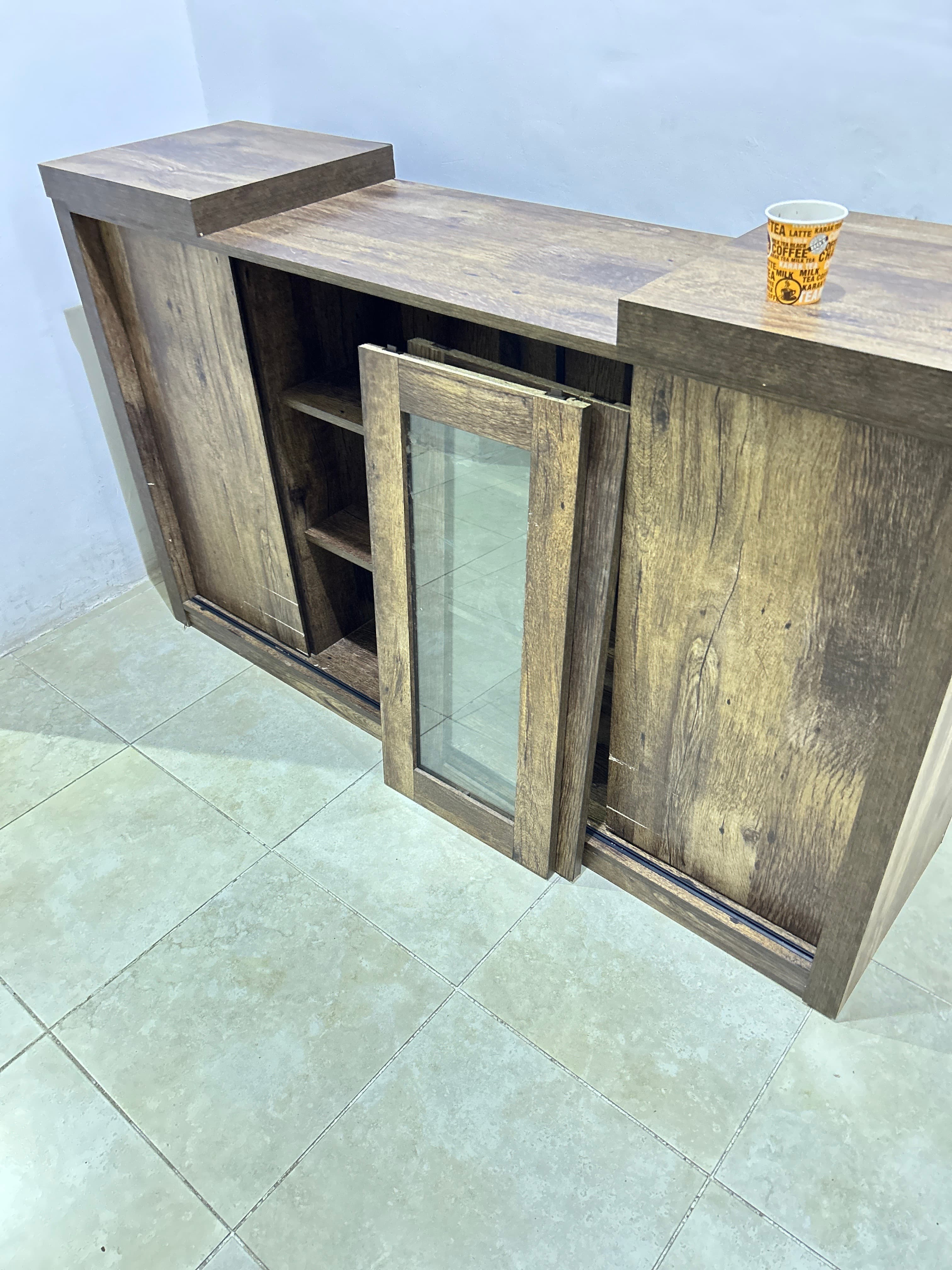 For sale a TV table in perfect condition 2
