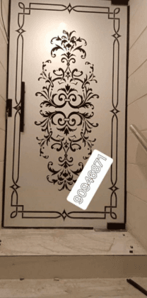 فني زجاج متخصص