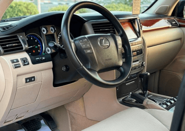 لكزس LX570 موديل 2011