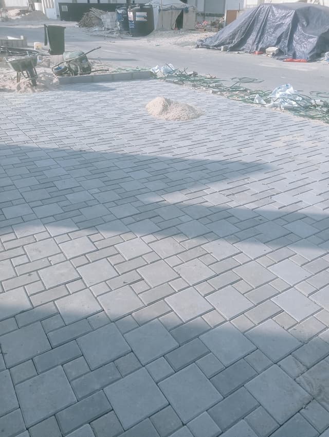 مقاول جميع انواع البلاط المتداخل والكربستون