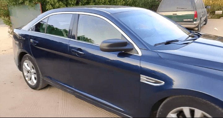 Ford Taurus 2011 for sale 3