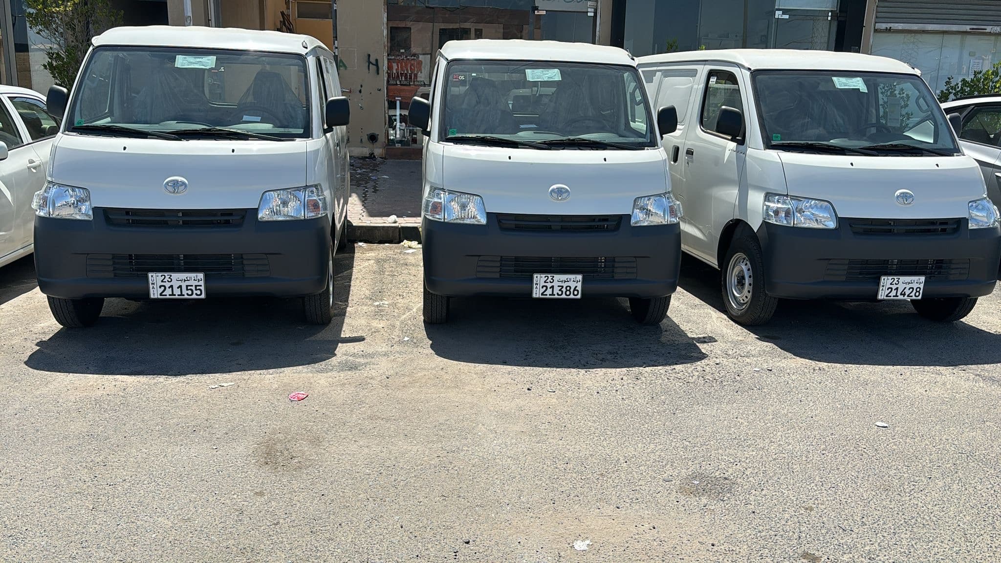 For rent a locked bus and a refrigerator bus 7