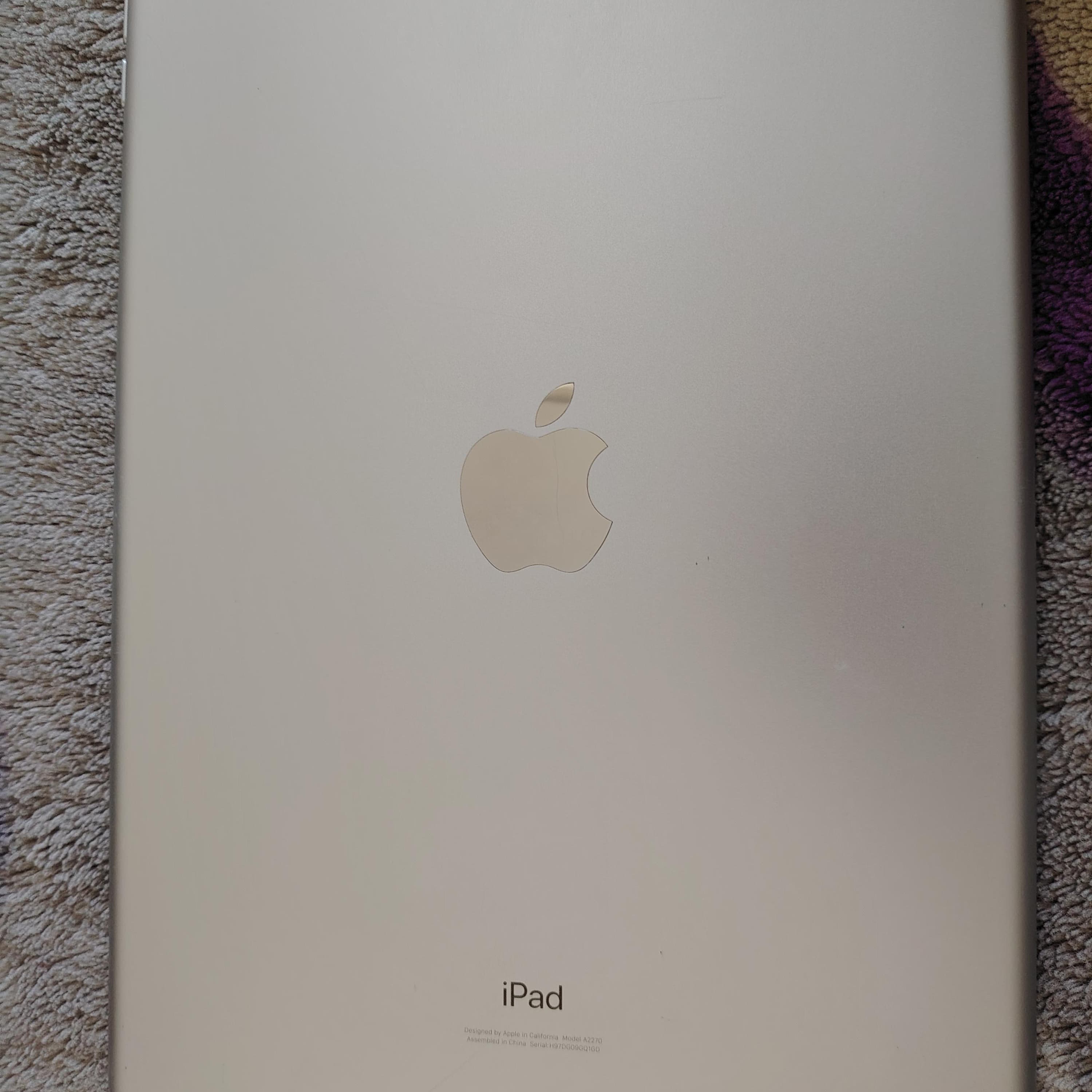 iPad Gen 8 32GB in good condition 4