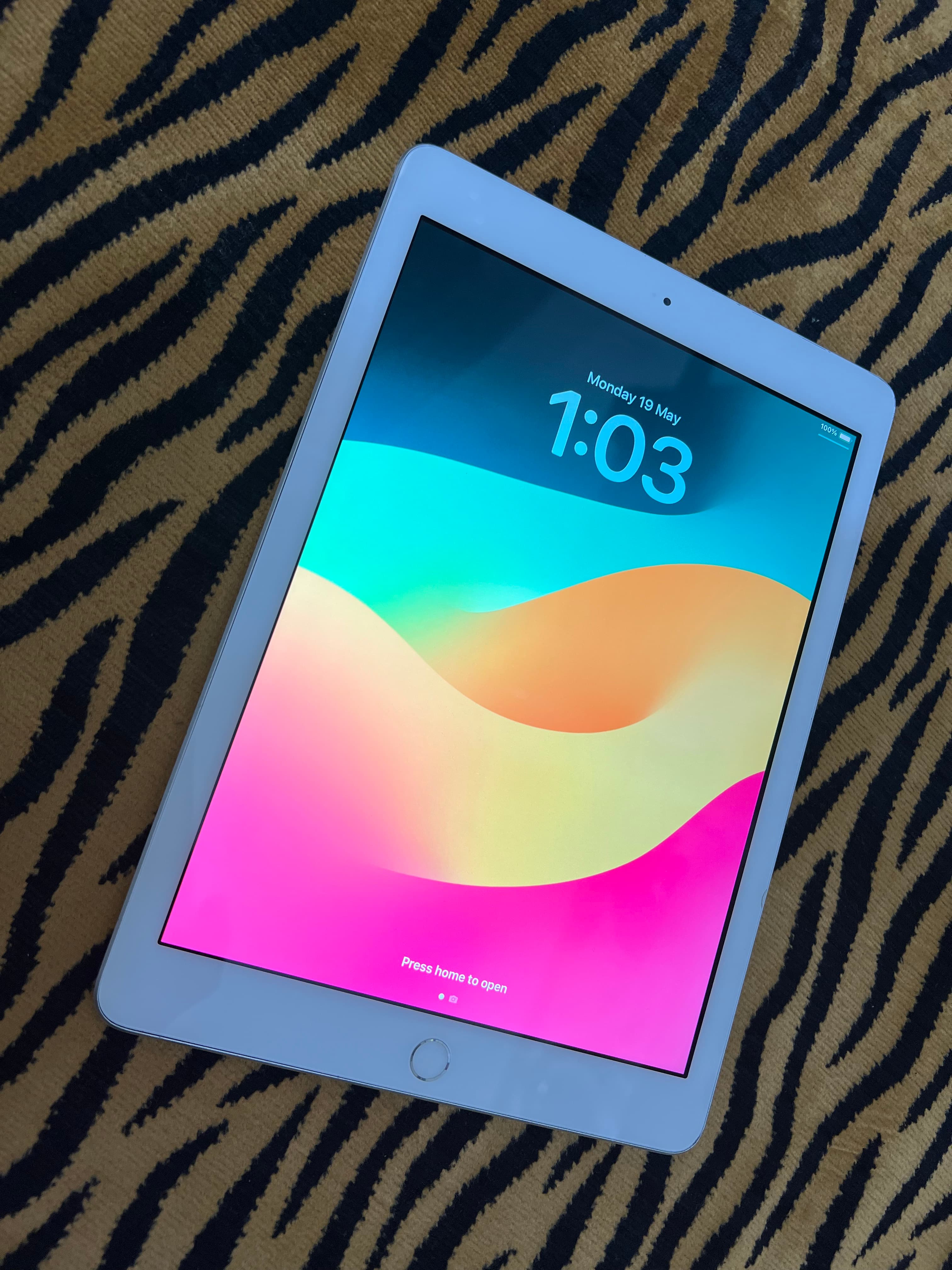 Apple iPad 6 6 32 GB   1