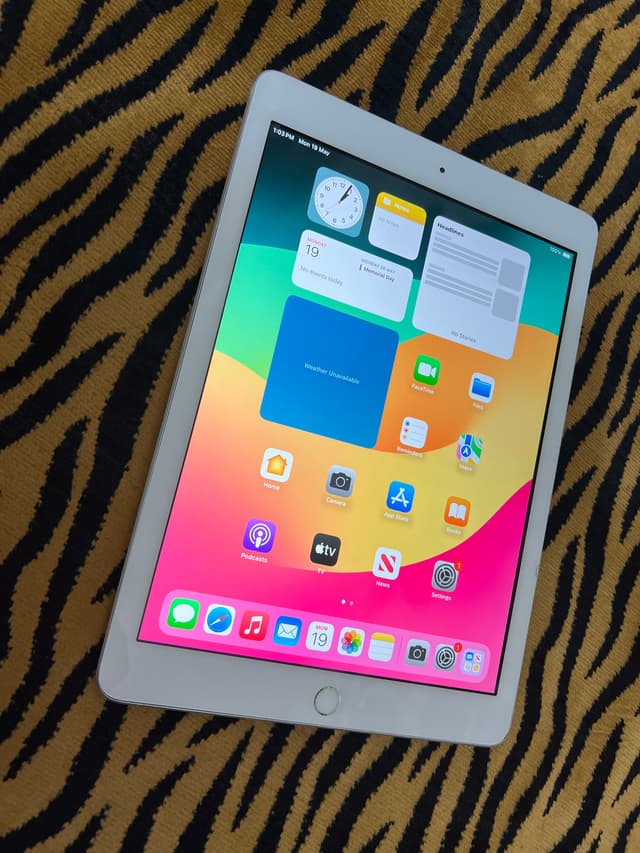 Apple iPad 6 6 32 GB  