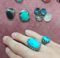  For sale a luxurious set of precious stones 1