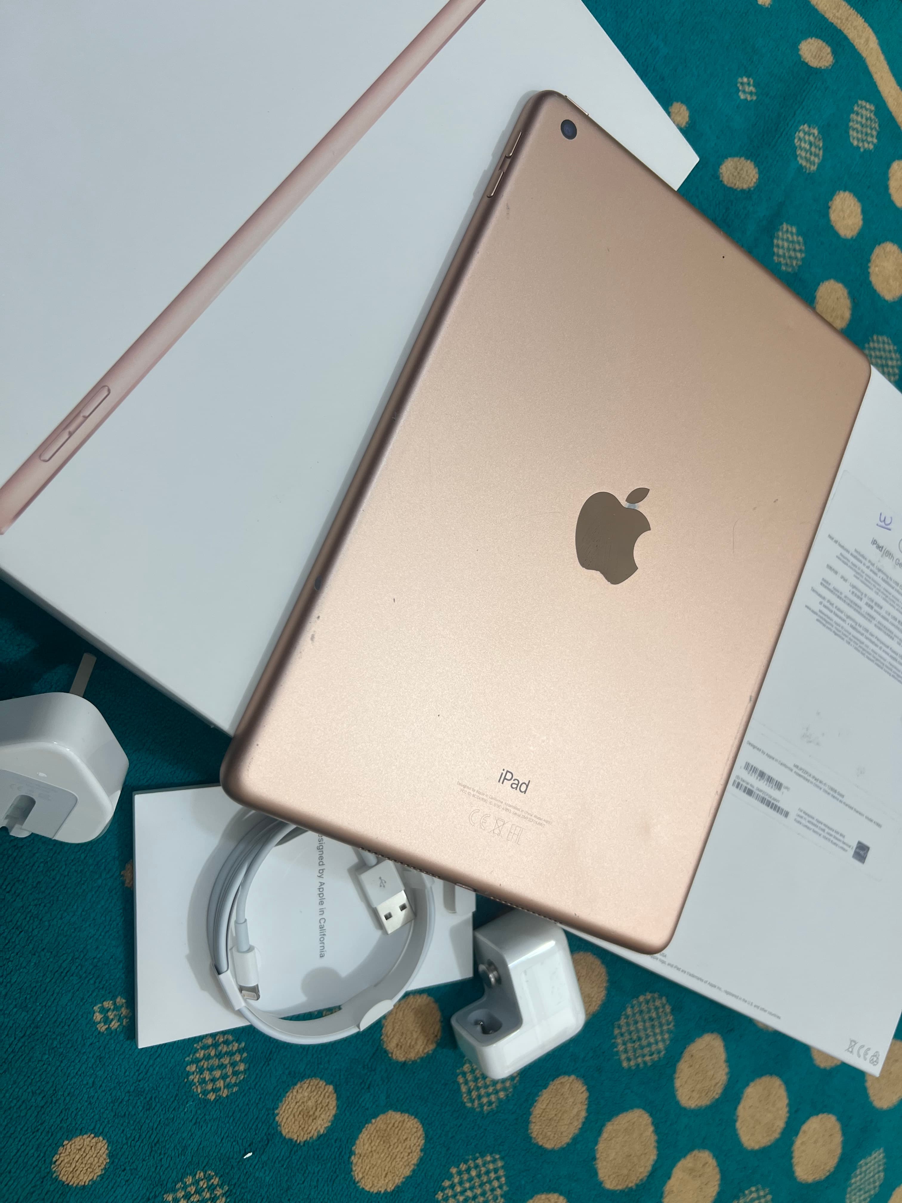 Apple iPad 6 6 128 GB  2