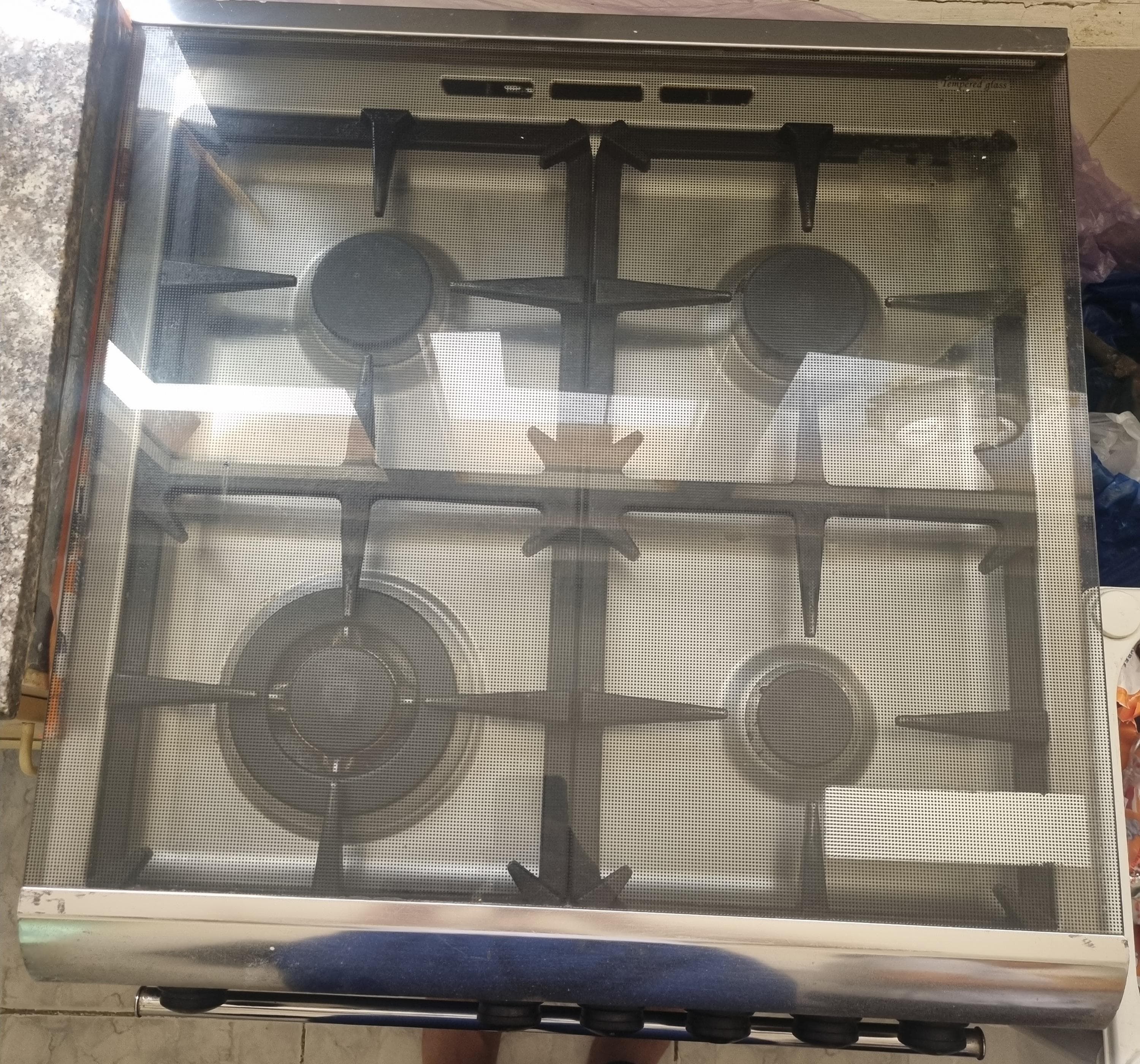 Gas cooker with oven in great condition  2