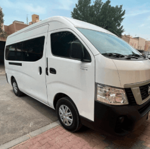 Nissan passenger bus for sale with a high roof 9