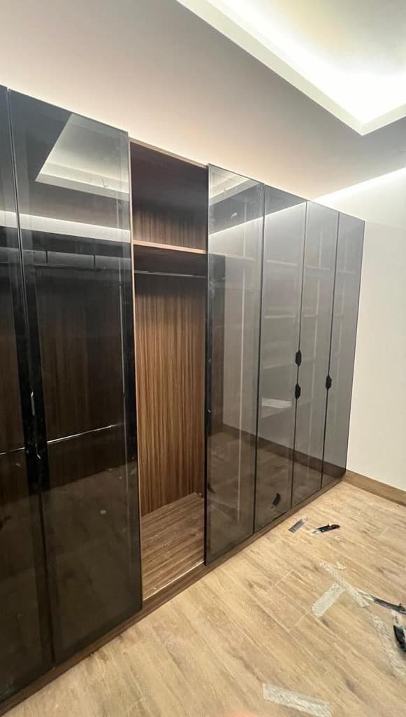 Carpenter maintenance and separation of decoration and furniture 9