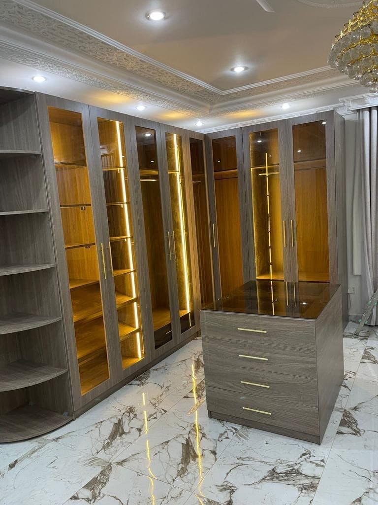 Carpenter maintenance and separation of decoration and furniture 0