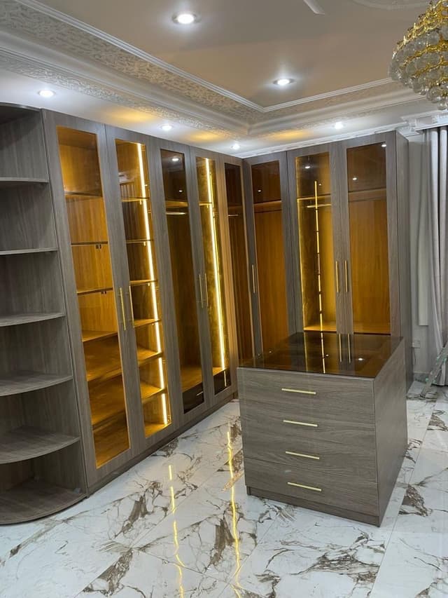 Carpenter maintenance and separation of decoration and furniture
