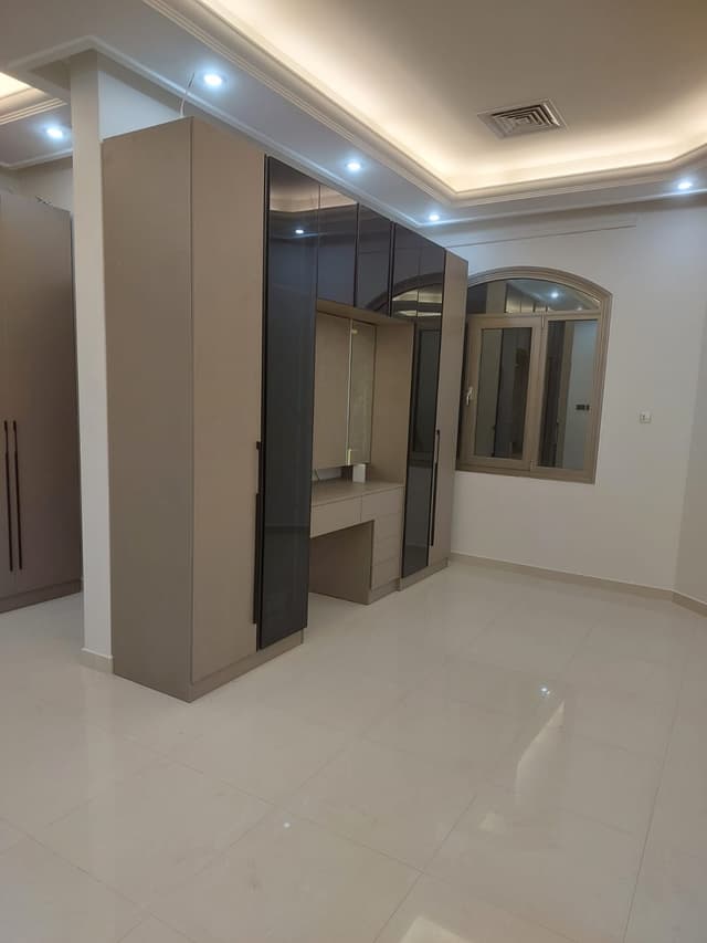 Carpenter maintenance and separation of decoration and furniture