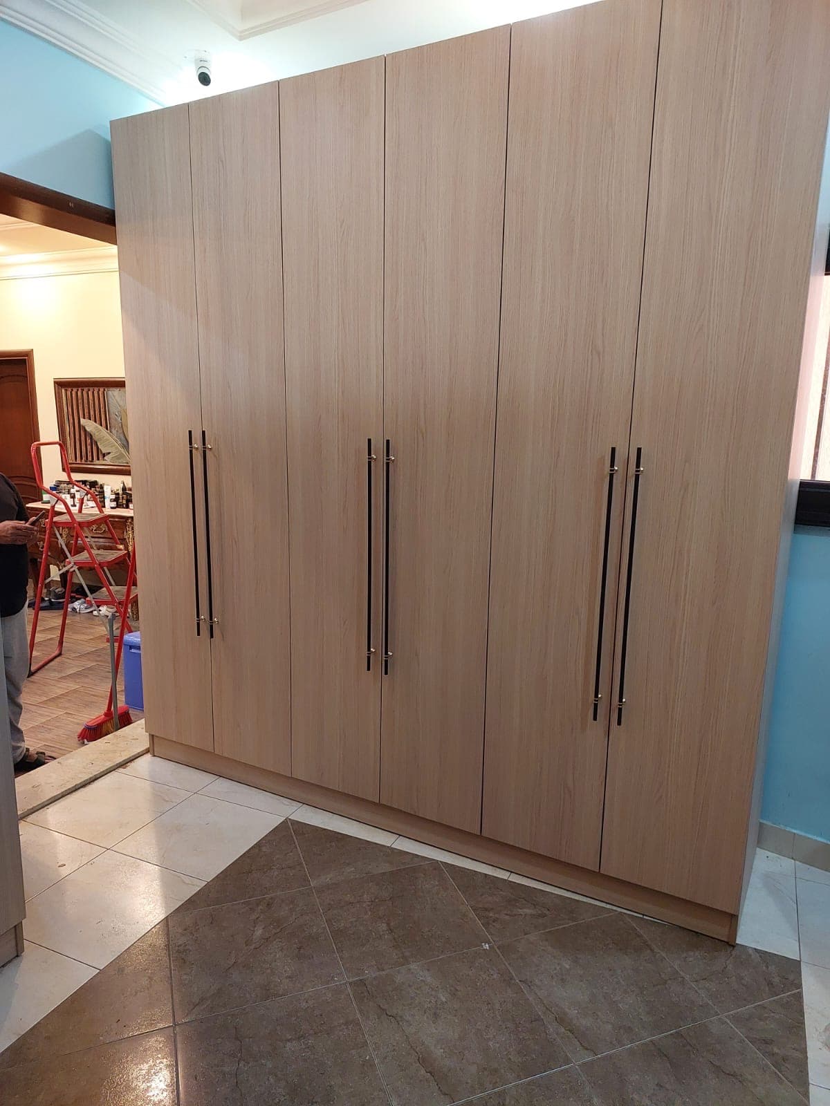 Carpenter maintenance and separation of decoration and furniture 4